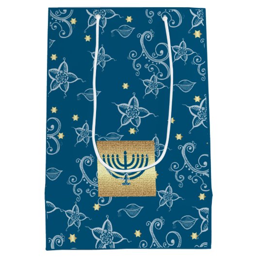 ハッピーハヌカー。金ゴールド（ユダヤ教）メノラーと花の模様 ミディアムペーパーバッグ (裏面)