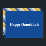 ハッピーハヌッカブルーモダン金ゴールドストライプタイポグラフィ シーズンカード<br><div class="desc">ハッピーハヌカー青と白のモダンタイポグラフィハヌカー休日カード。青い背景と斜めの青い金ゴールド黄色とクリーム文字のパターンのバックに完全にカスタマイズ可能な白ストライプ色の。</div>