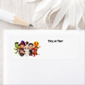 ハッピーハローウィンのトリックまたは子供を扱う ラベル (インサイチュ)