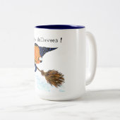 ハッピーハローウィンウィッチパンプキ飛んでいるンブロム – おもしろい ツートーンマグカップ (正面右)