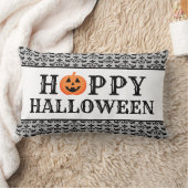 ハッピーハローウィンオレンジアンドブラックタイポグラフィ ランバークッション (ブランケット)