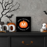 ハッピーハローウィンオレンジカボチャカスタムイニシャル ウッドボックスサイン<br><div class="desc">白いモノグラムのイニシャルとパーソナライズされたハッピーハローウィンの文字を表現したオレンジカボチャを使ったキュートな木製ハロウィーンのアートデコカスタムアでモダンすと、家族の名前のを使った言葉で表現できるカスタムを使ったキュートなハロウィーンのアールデコパーソナライズされたー。</div>