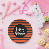ハッピーハローウィンオレンジブラックストライプの不気味フォント ペーパープレート (パーティー)