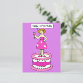 ハッピーハーフ誕生日レディがケーキに立って ポストカード (スタンド正面)