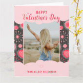 ハッピーバレンタインの遊び心あふれる赤いハートと花の名前 カード (黄色い花)