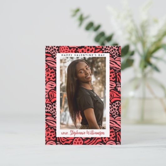 ハッピーバレンタインデーかわいい赤いジャングルハート写真 シーズンポストカード (スタンド正面)