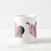 「ハッピーバレンタインデーを持っている」手書ハート コーヒーマグカップ (中央)