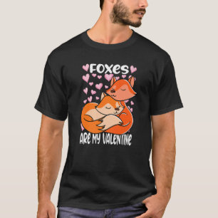 ハッピーバレンタインデーカップルかわいいキツネは私のValである Tシャツ