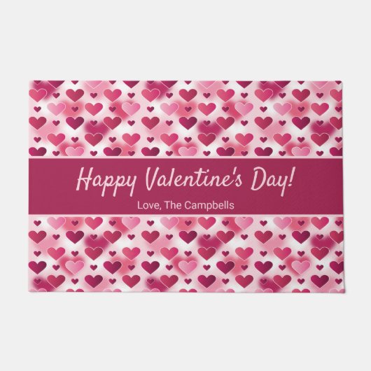 ハッピーバレンタインデーピンクハート&カスタム文字 ドアマット (正面)