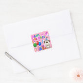 ハッピーバースデーかわいい子犬とケーキとギフトピンク スクエアシール (封筒)
