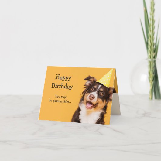 ハッピーバースデーかわいい犬が年を取るおもしろい引用文 カード (正面)
