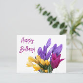 ハッピーバースデーかわいらしフローラカラフルクロッカス シーズンポストカード (スタンド正面)