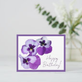 ハッピーバースデーかわいらし紫パンジー花フローラ ポストカード (スタンド正面)