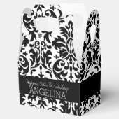 ハッピーバースデーとトレンディー白黒ダマスク フェイバーボックス (オープン)