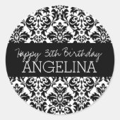 ハッピーバースデーとトレンディー白黒ダマスク ラウンドシール (正面)