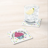 ハッピーバースデーのカップケーキのコースター スクエアペーパーコースター (インサイチュ)