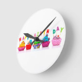 ハッピーバースデーのカップケーキ ラウンド壁時計 (傾斜)