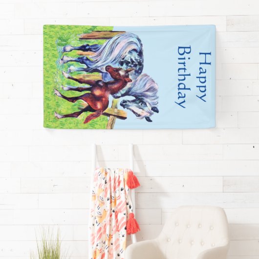 ハッピーバースデーのパステル調の母馬のブラウンのベビーの子馬 横断幕 (インサイチュ)