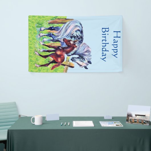 ハッピーバースデーのパステル調の母馬のブラウンのベビーの子馬 横断幕 (トレードショー)