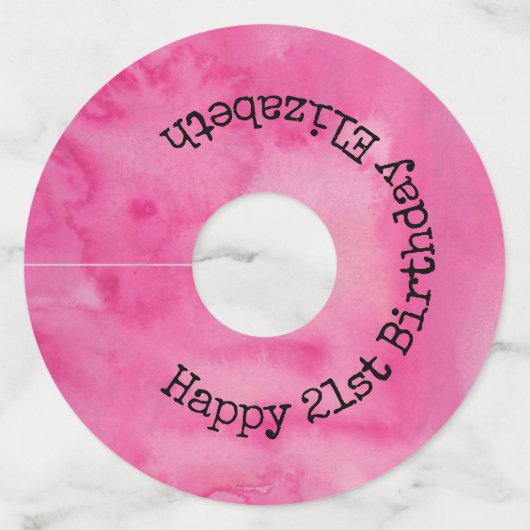 ハッピーバースデーのピンクのシックでガーリーな水彩画のモノグラム ワイングラスタグ (裏面)