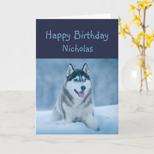 ハッピーバースデーの名前をカスタムするハスキーな犬のユーモア カード (黄色い花)