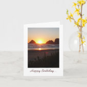 ハッピーバースデーの夕日の砂の中のビーチのつま先 カード (黄色い花)
