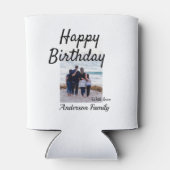 ハッピーバースデーの日写真家族の名前のクエレガントラス 缶クーラー (裏面)