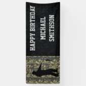 ハッピーバースデーの迷彩柄の魚釣りの人の旗 横断幕 (縦)