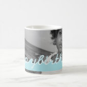 ハッピーバースデーの青い切口の出口は写真を加えます コーヒーマグカップ (中央)