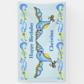 ハッピーバースデーの飛んでいるなファンタジーの華美なブルーバード 横断幕 (縦)