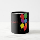 ハッピーバースデーはコーヒー・マグを風船のようにふくらませます ツートーンマグカップ (中央)