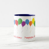 ハッピーバースデーはコーヒー・マグを風船のようにふくらませます ツートーンマグカップ (中央)