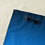 ハッピーバースデーアメリカ7月4日インディペンデント ビーチタオル (インサイチュ)