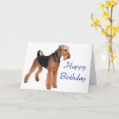 ハッピーバースデーエアデールテリア犬グリーティングカード カード (黄色い花)