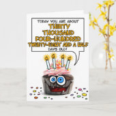 ハッピーバースデーカップケーキ – 83歳 カード (黄色い花)