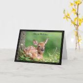 ハッピーバースデーカード白い尾を持つ鹿の子鹿 カード (黄色い花)