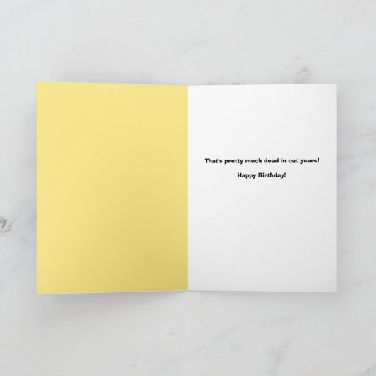ハッピーバースデーショックを受けた猫が口を開いたユーモア シーズンカード (内部)