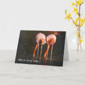 ハッピーバースデーツインズ! – ピンクフラミンゴス カード (黄色い花)