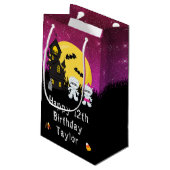 ハッピーバースデーハロウィーンミームピンク スモールペーパーバッグ (裏面アングル)