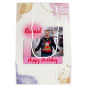 ハッピーバースデーピンクのグラデモダンーションの写真名の追加 ミディアムペーパーバッグ (裏面)