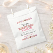 ハッピーバースデーピンクアイドナット名前をカスタムするパーティー フェイバーバッグ (クリップ留めされた状態)