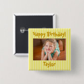 ハッピーバースデーフォト黄色と白ストライプの 缶バッジ (正面&裏面)
