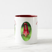 ハッピーバースデーママオダマキ（植物）花 ツートーンマグカップ (中央)