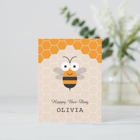 ハッピーバースデー漫画かわいいハニービーハニカム ポストカード (スタンド正面)