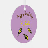 ハッピーバースデー黄色のアイスクリームを紫に メタルオーナメント (正面右)