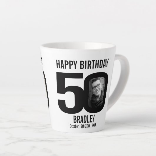 ハッピーバースデー50の名前と2枚の写真 カフェラテマグ (右アングル)
