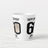 ハッピーバースデー60の名前と2枚の写真 カフェラテマグ (正面)
