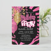 ハッピーバースデー-かわいらしいピンク及び黒いシマウマは縞で飾ります 招待状 (スタンド正面)