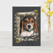ハッピーバースデー – ストーンポーズビーグルパピー カード (黄色い花)