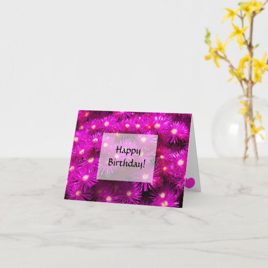 ハッピーバースデー。ピンクのアスター花 カード (黄色い花)